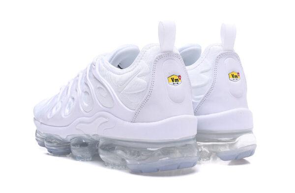 VaporMax Plus "Triple White" - Imagem 3