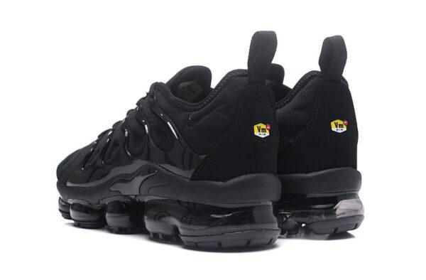VaporMax Plus "Triple Black" - Imagem 3