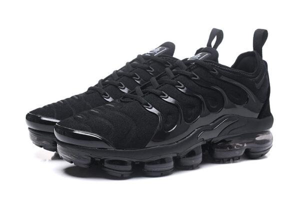 VaporMax Plus "Triple Black" - Imagem 2