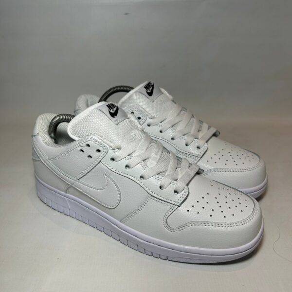 Dunk Low "Triple White" - Imagem 2