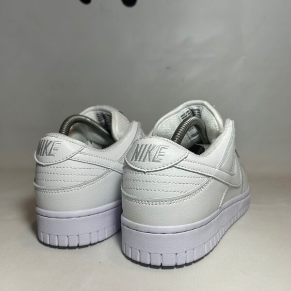 Dunk Low "Triple White" - Imagem 3