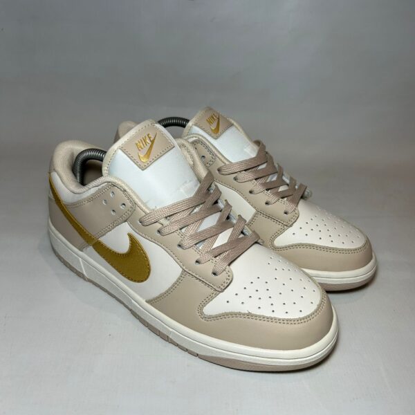 Dunk Low "Gold Swoosh" - Imagem 2