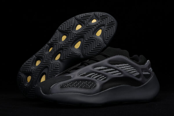 Yeezy 700 V3 "Alvah"
