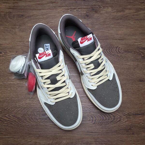 Jordan 1 Low x Travis Scott "Reverse Mocha" - Imagem 3